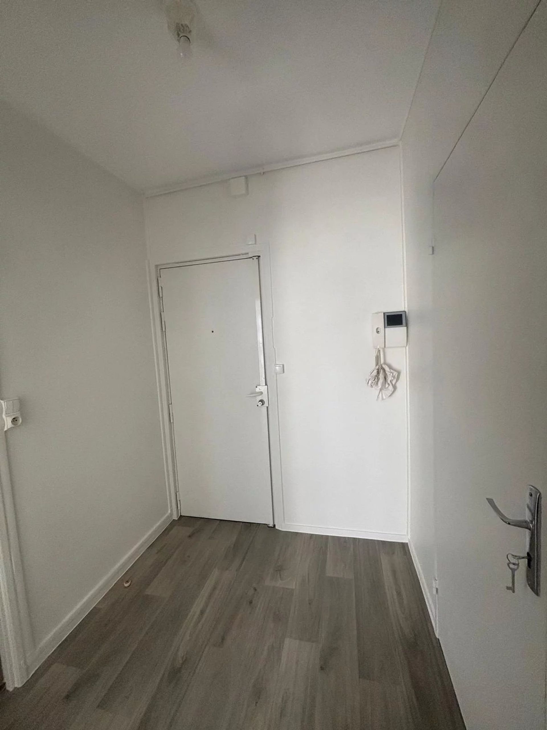 Condominium in Villeneuve-la-Garenne, Hauts-de-Seine 12903871