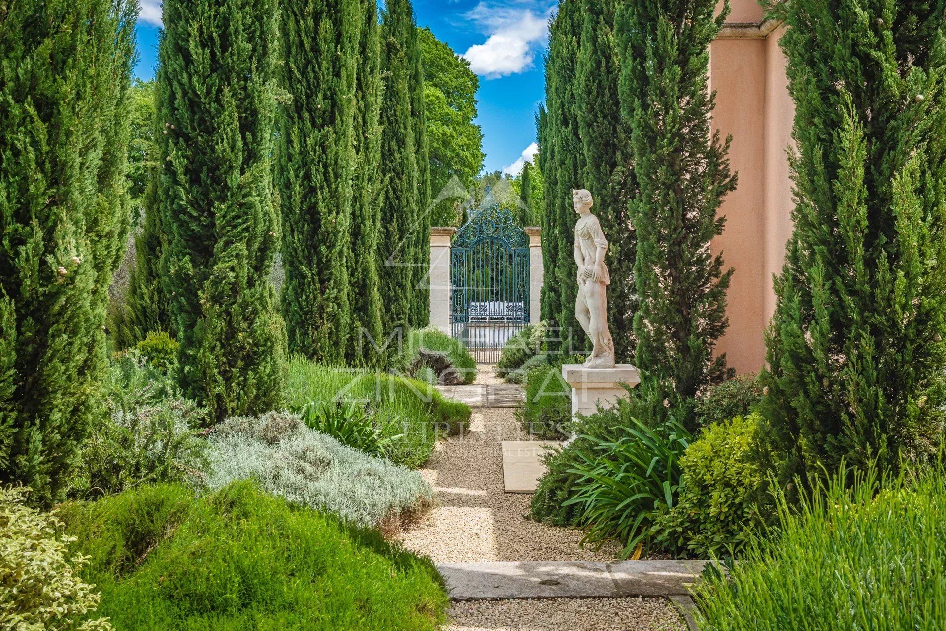 Reclame in Saint-Rémy-de-Provence, Bouches-du-Rhône 12904635