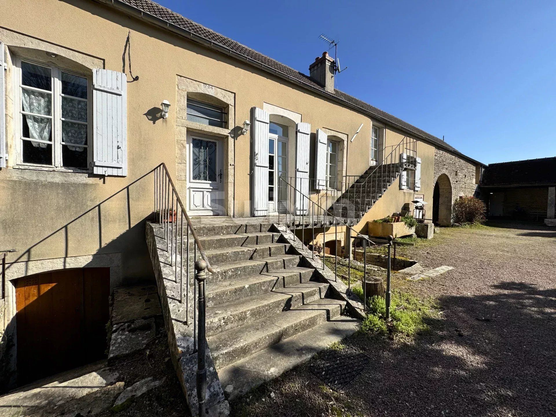 Casa nel L'Isle-sur-Serein, Bourgogne-Franche-Comte 12904728